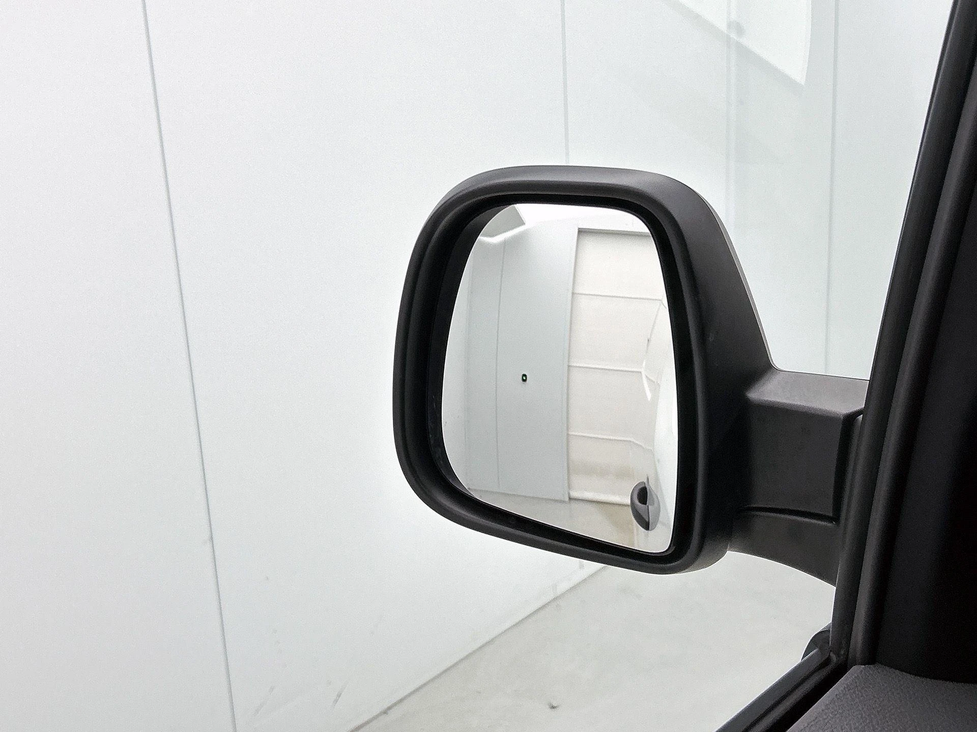Opel-Vivaro-image-10