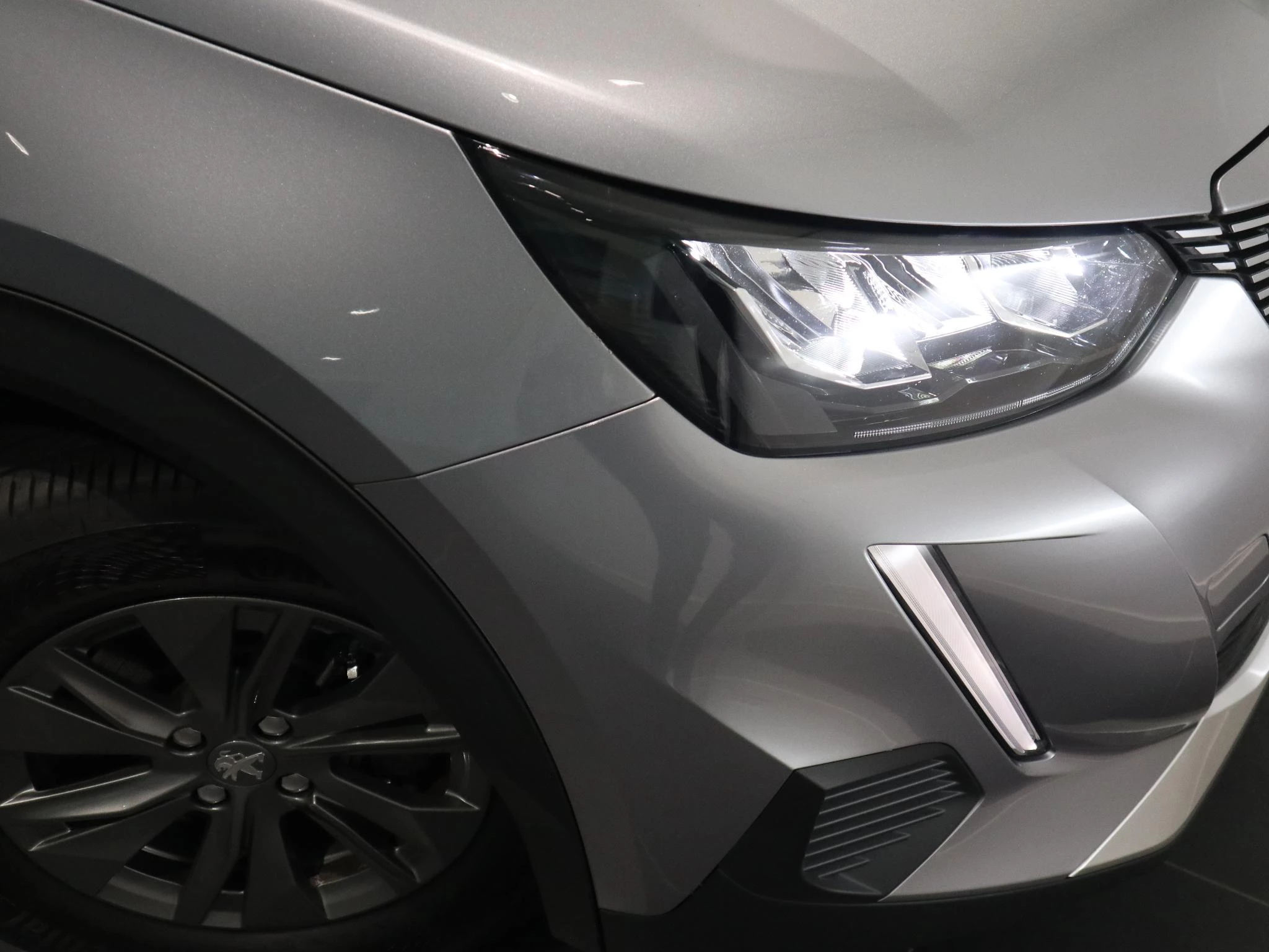 Peugeot-e-2008-image-22