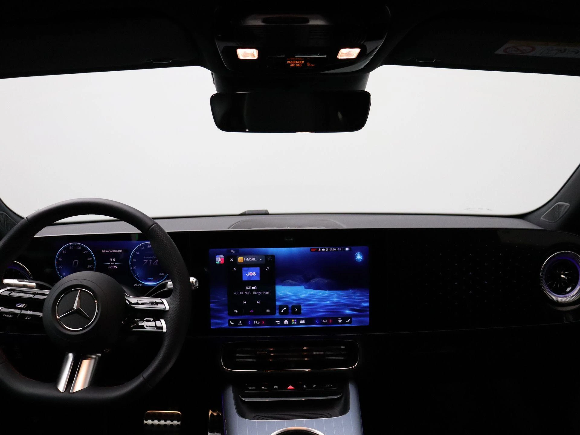 Mercedes-Benz-CLA-image-24