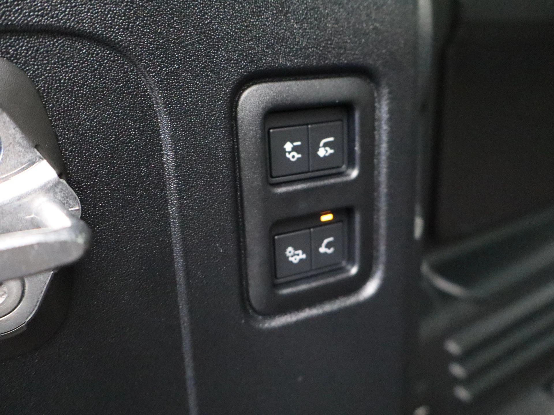 Land Rover-Defender-image-14