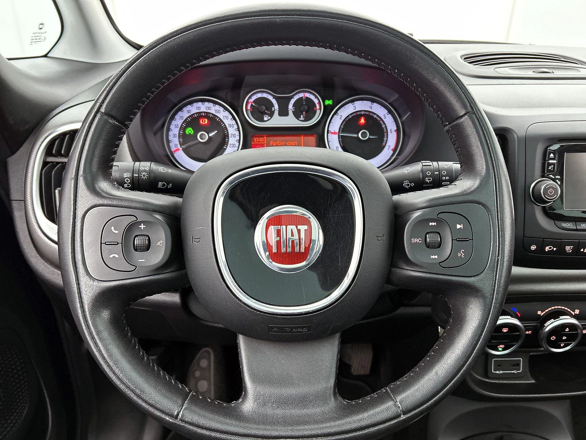 Fiat-500L-image-29