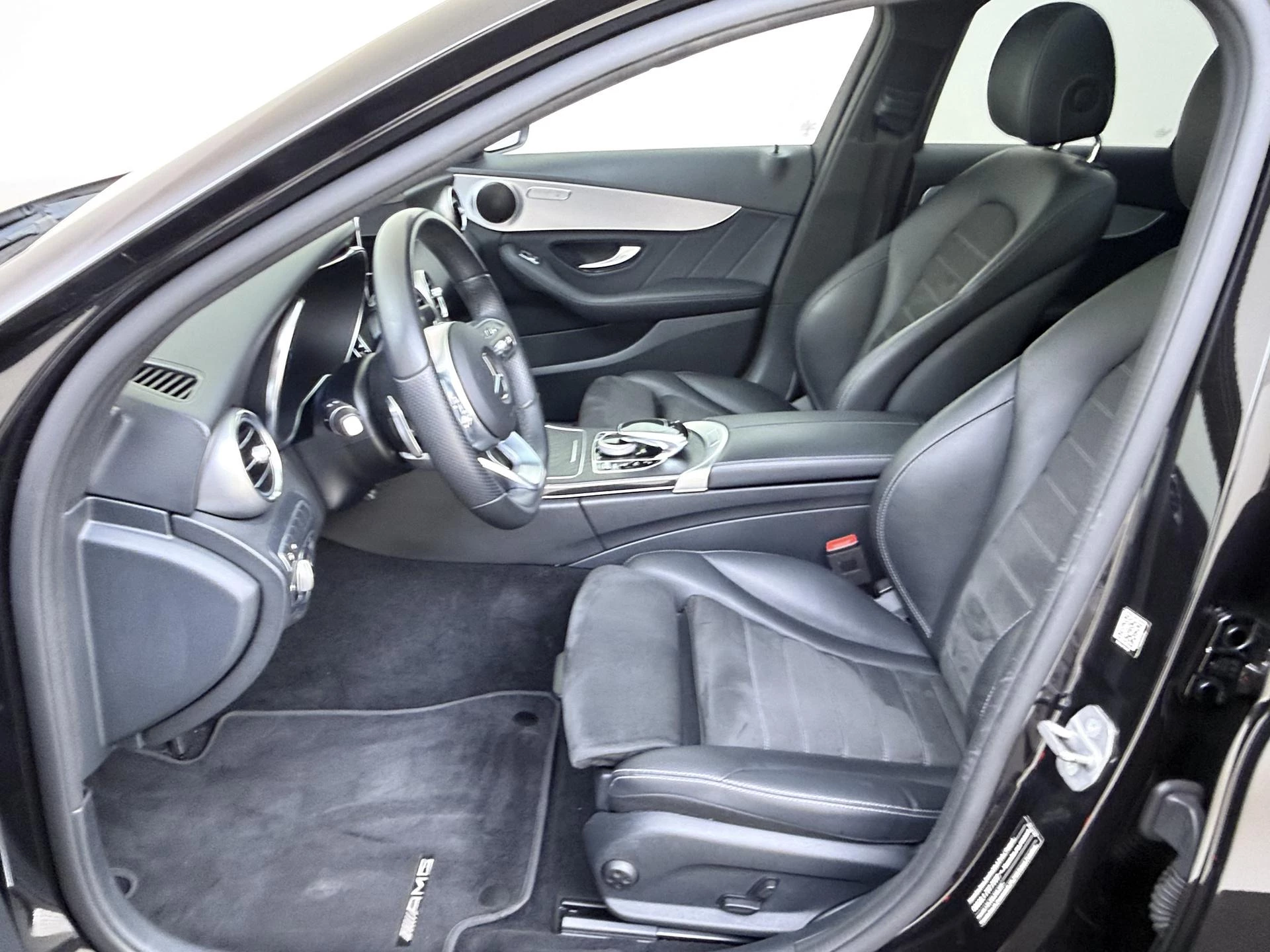 Mercedes-Benz-C-Klasse-image-10