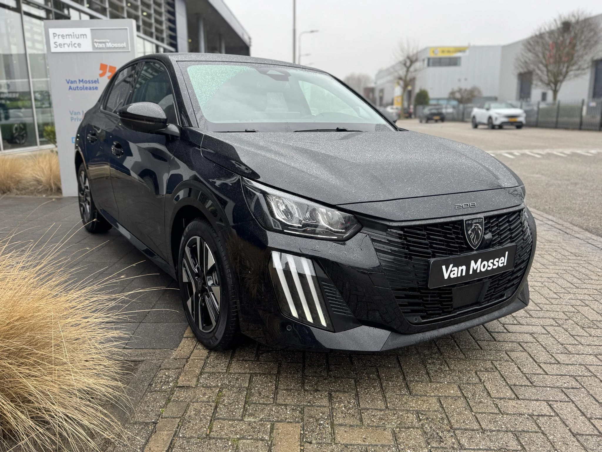 Peugeot-e-208-image-2