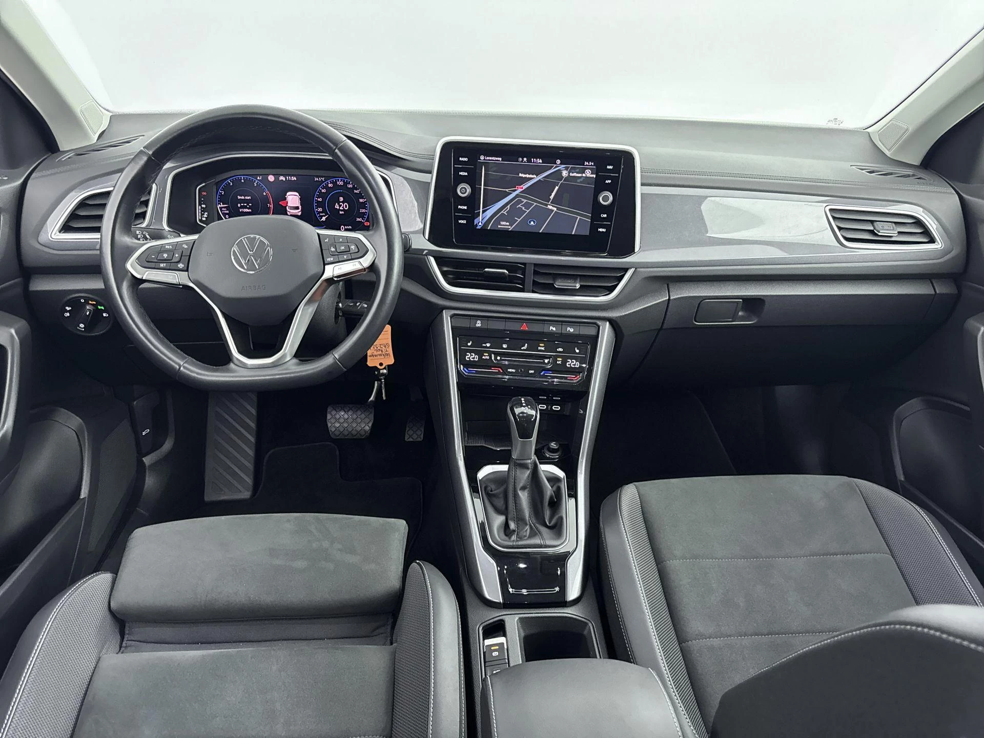 Volkswagen-T-Roc-image-17