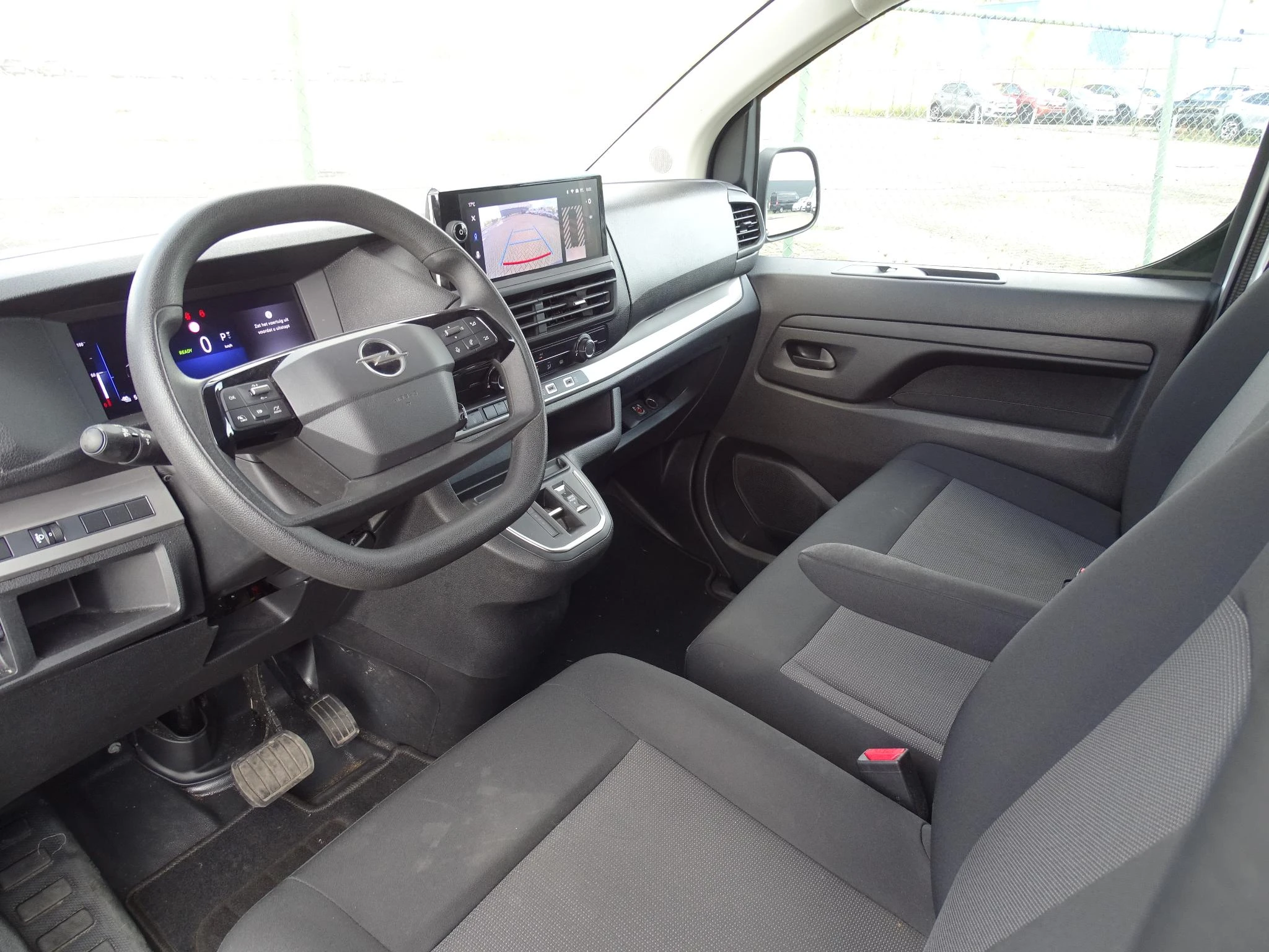 Opel-Vivaro-image-14