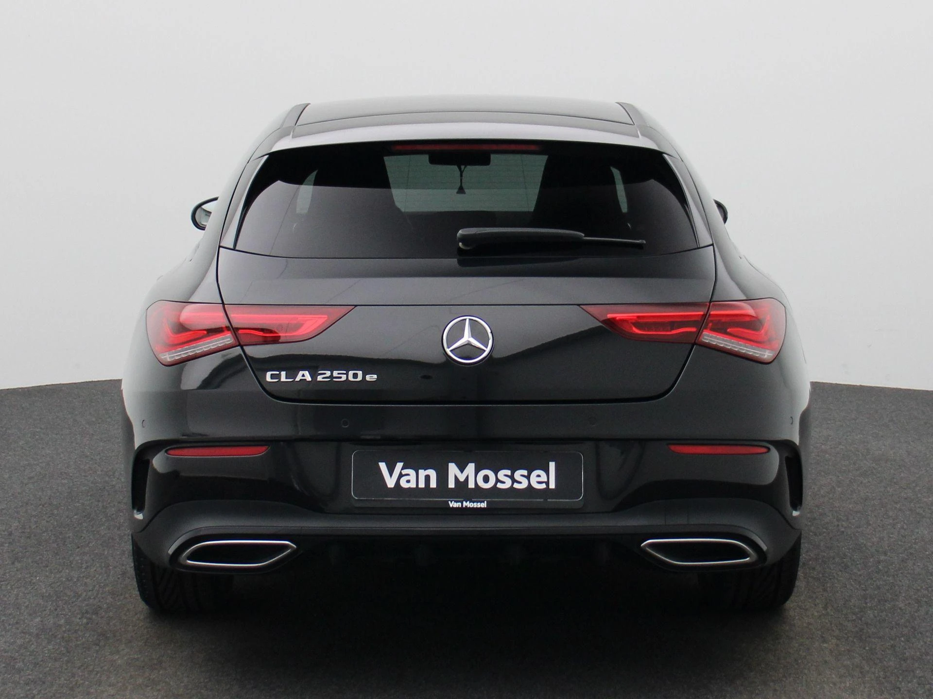 Mercedes-Benz-CLA-image-4