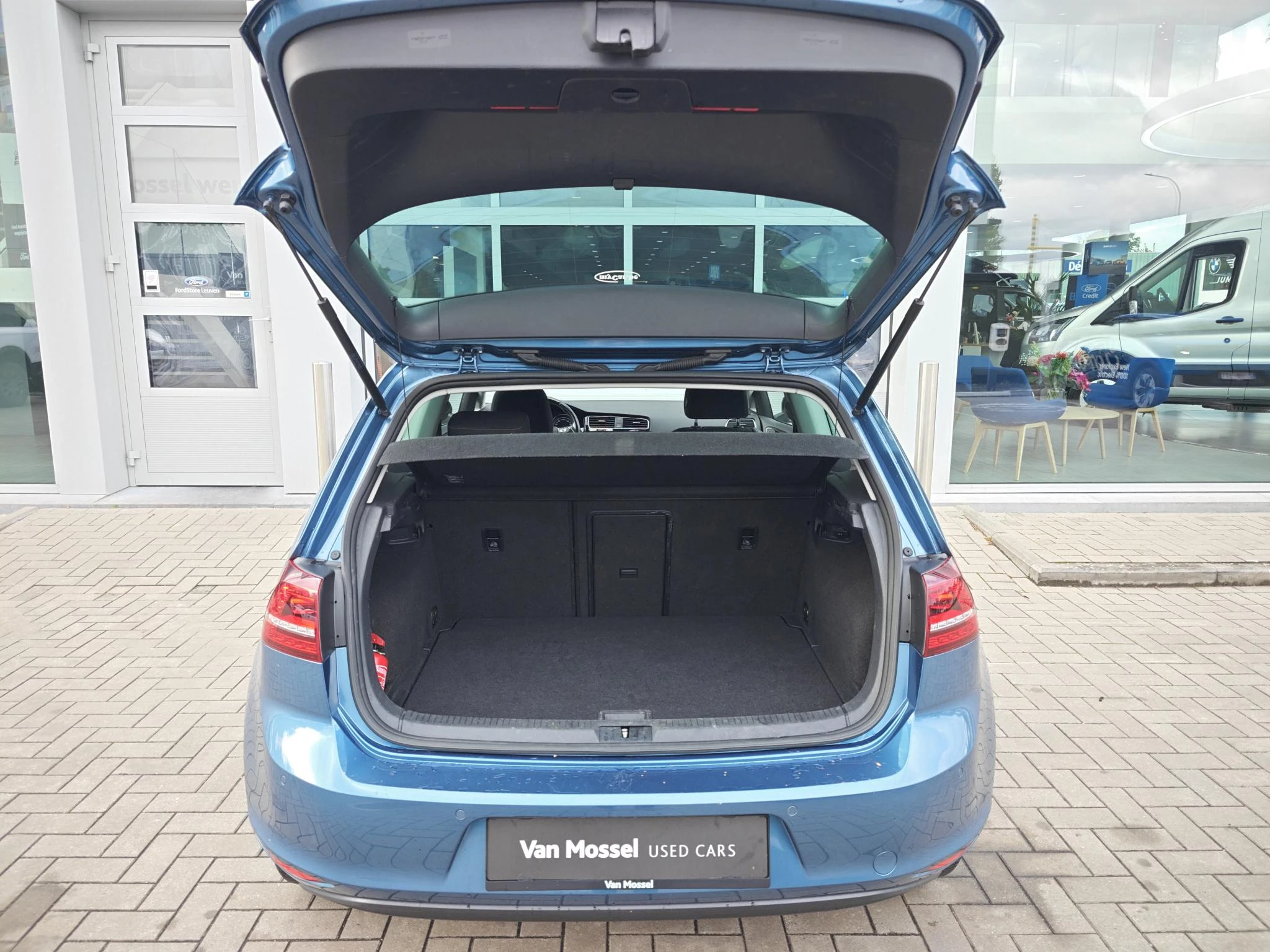 Volkswagen-Golf-image-7