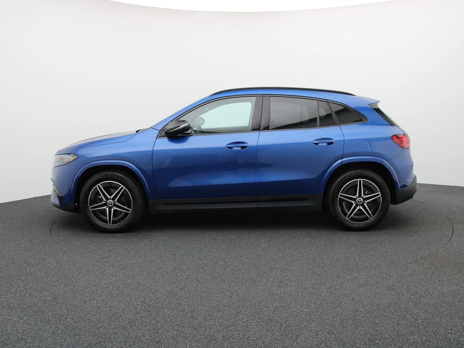 Mercedes-Benz EQA 250+ AMG Line + CARLAY + NIGHTPAKKET + CAMERA +