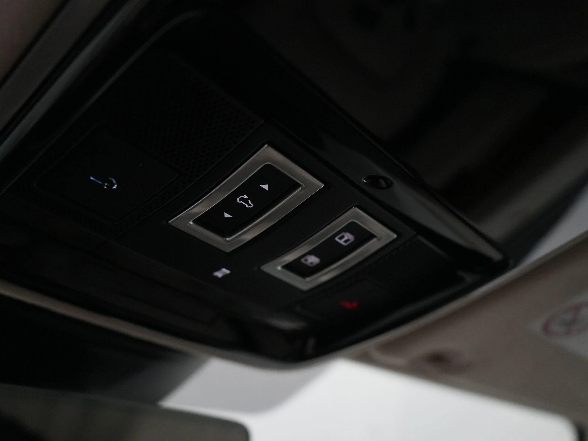 Land Rover-Range Rover-image-22