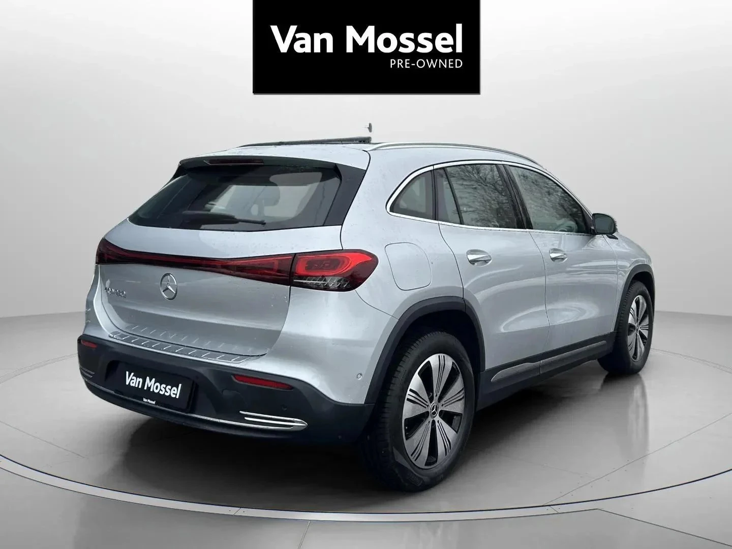 Mercedes-Benz-EQA-image-4