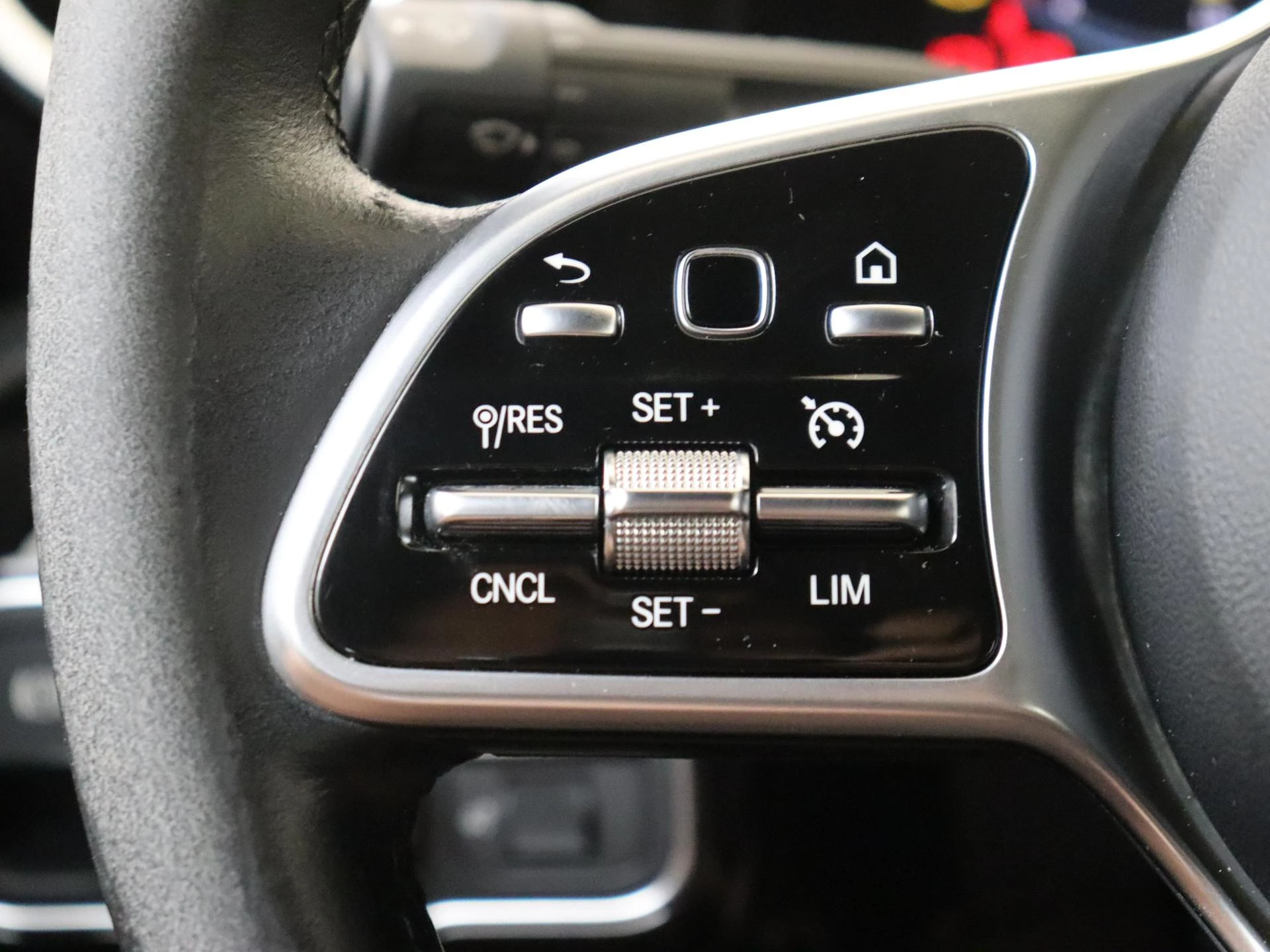 Mercedes-Benz-CLA-image-12