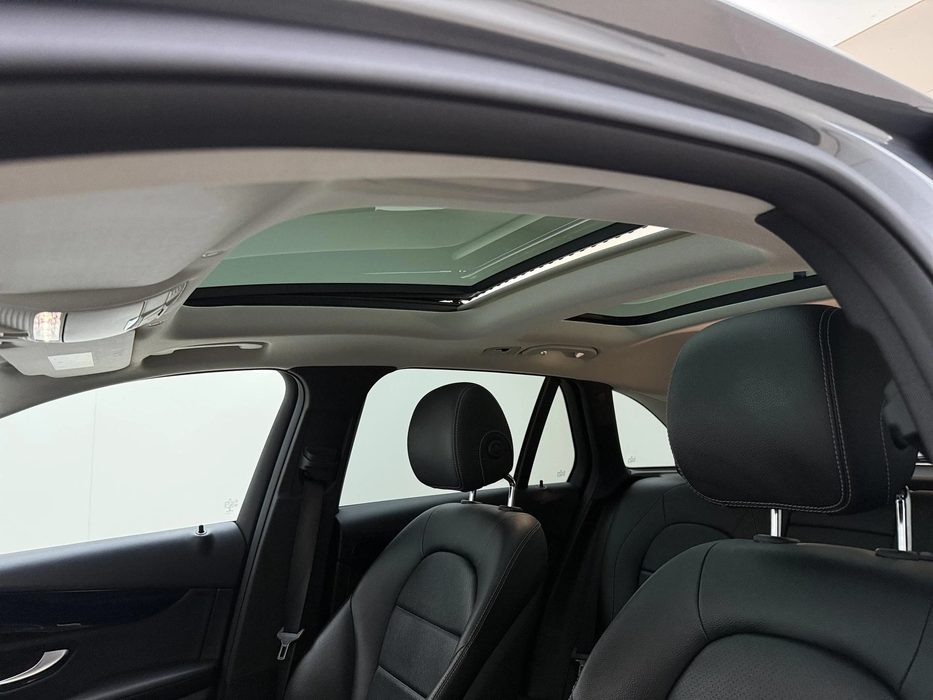 Mercedes-Benz-GLC-image-25
