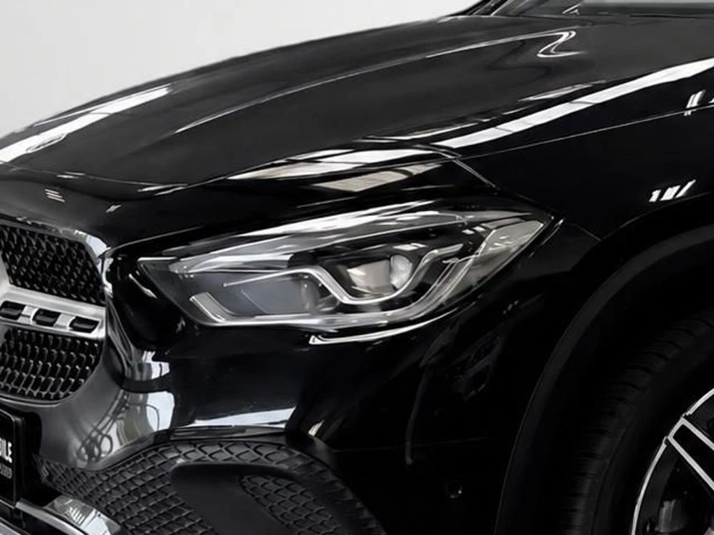 Mercedes-Benz-GLA 200 d-image-4