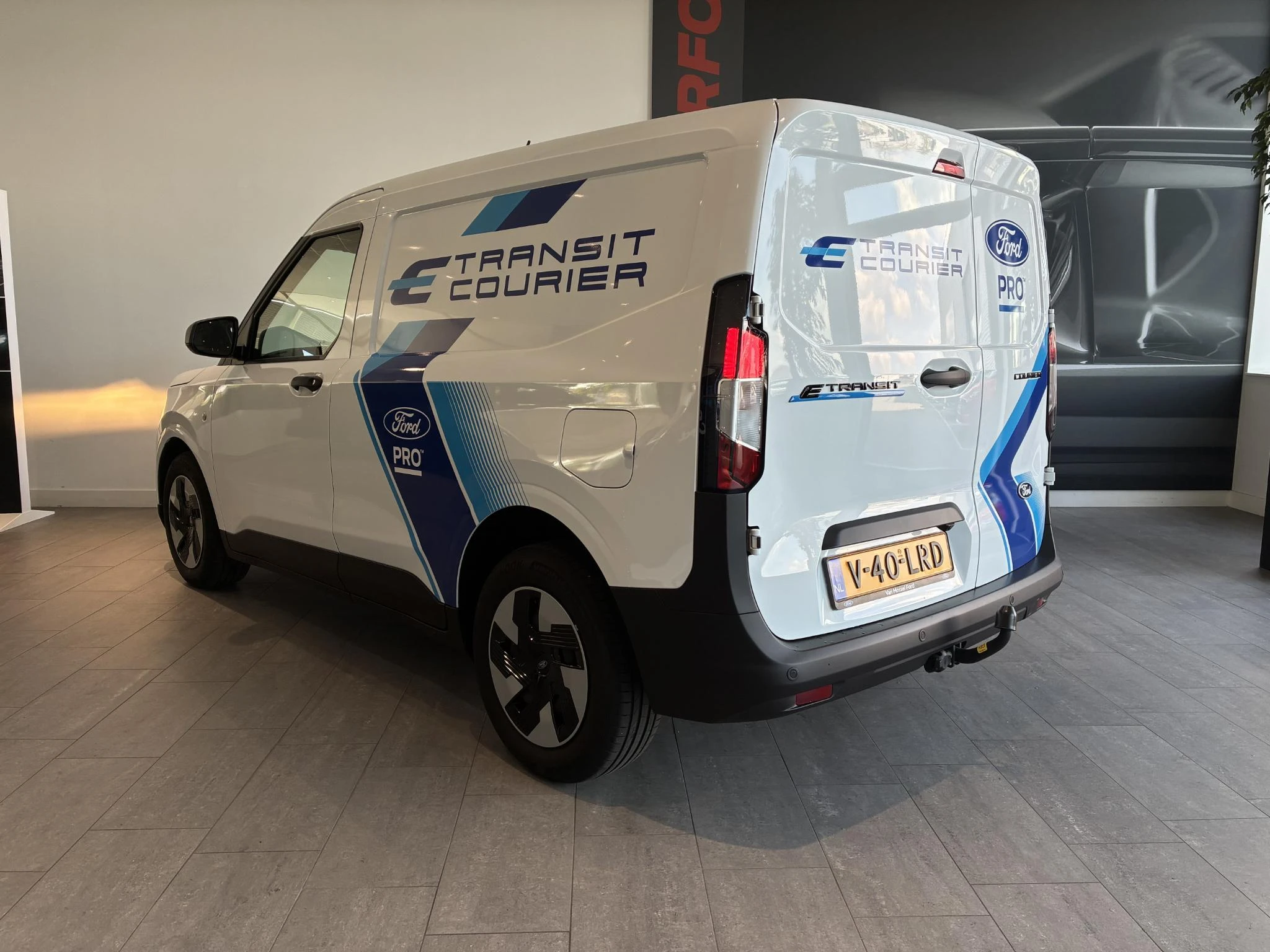 Ford-E-Transit Courier-image-6