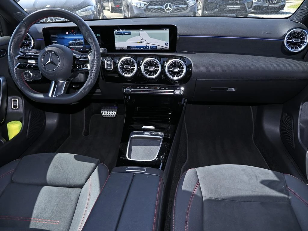 Mercedes-Benz-A-Klasse 250-image-13