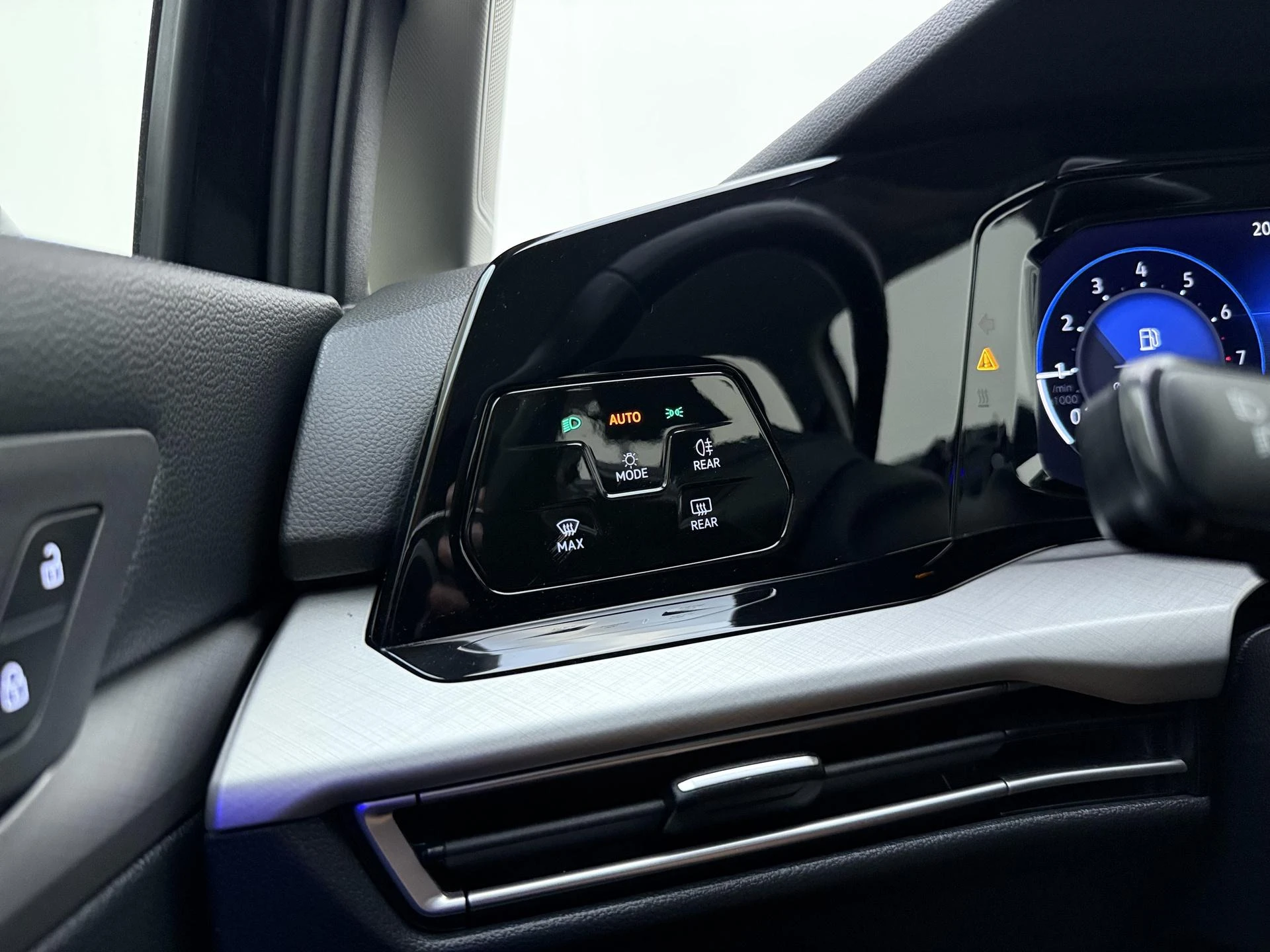 Volkswagen-Golf-image-16