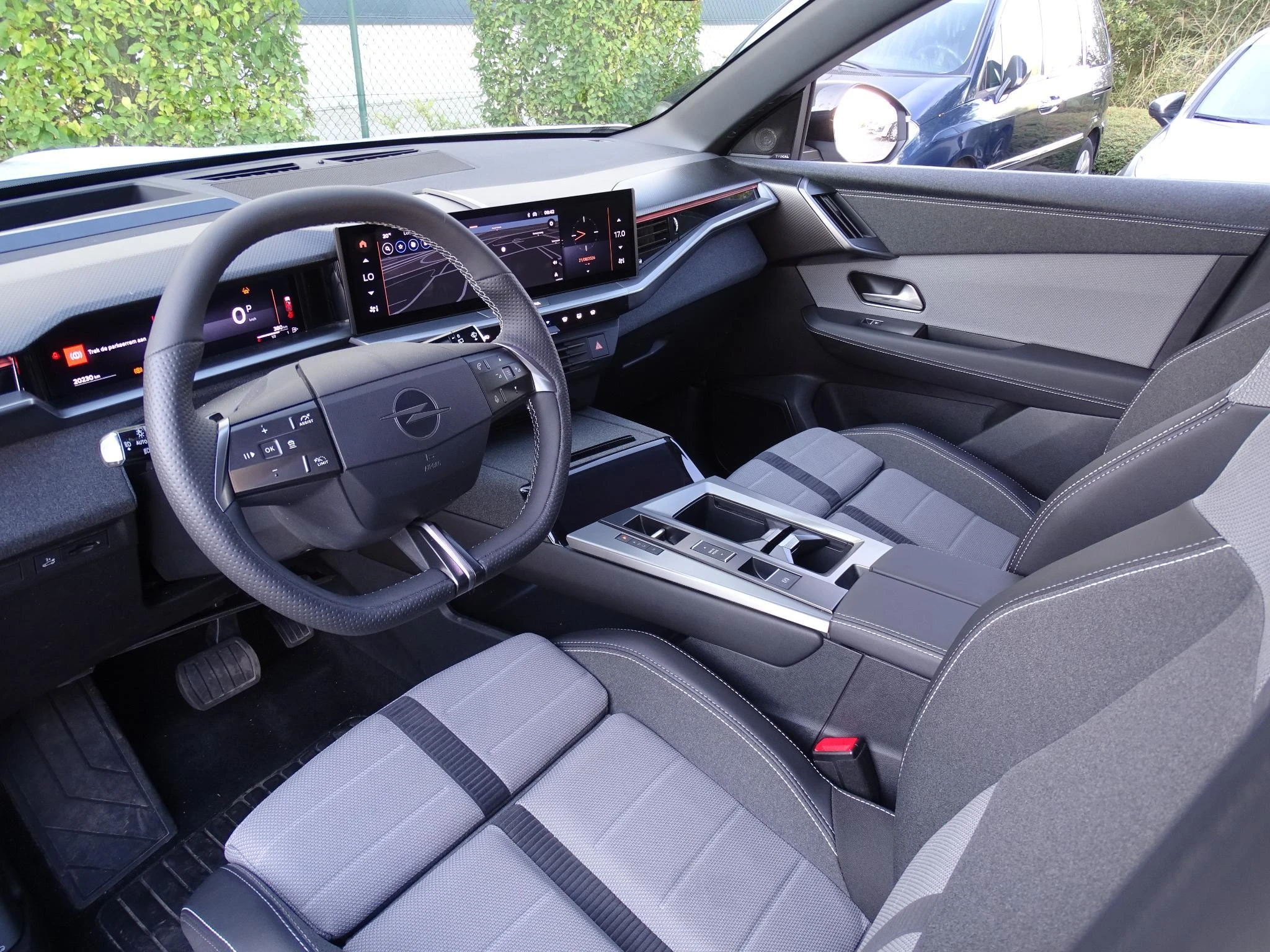 Opel-Grandland-image-13