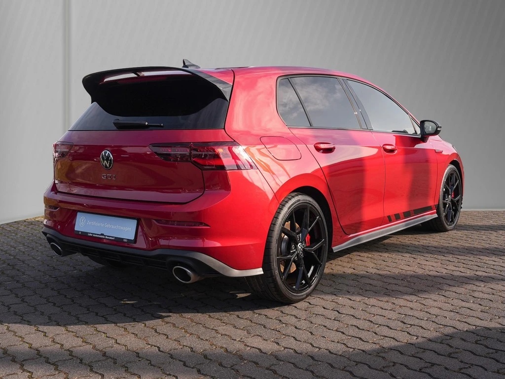 Volkswagen-Golf-image-3