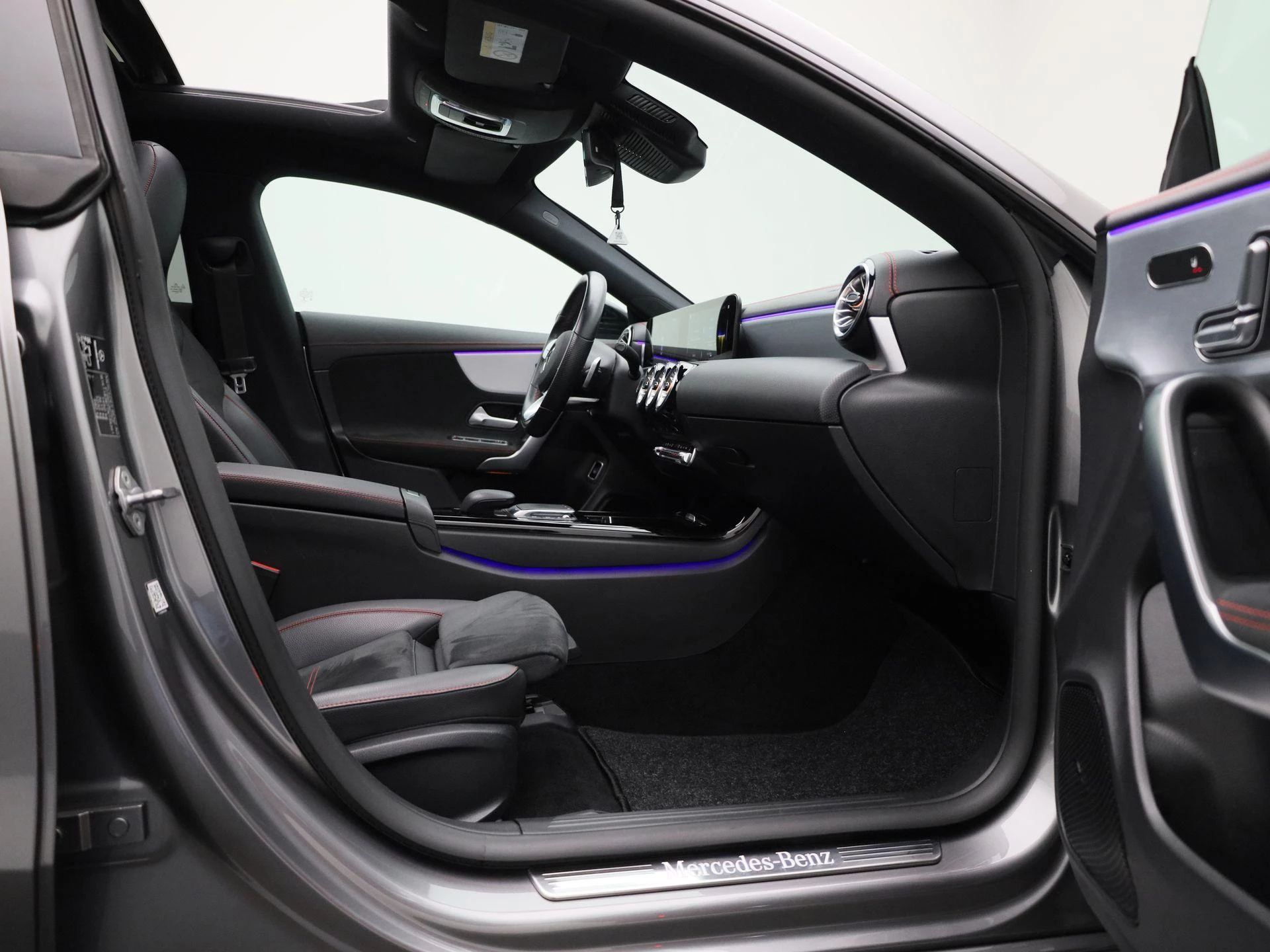 Mercedes-Benz-CLA-image-44