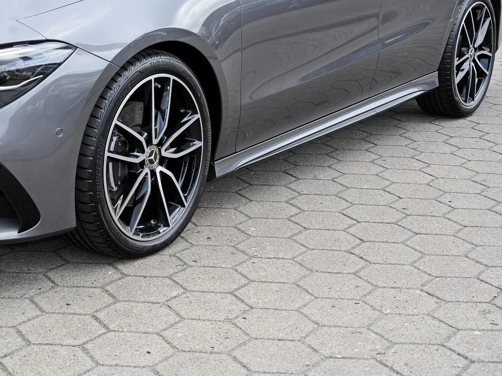 Mercedes-Benz-CLA 200-image-6