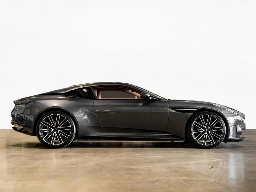 Aston Martin DB12 Coupe Aston Martin Hamburg