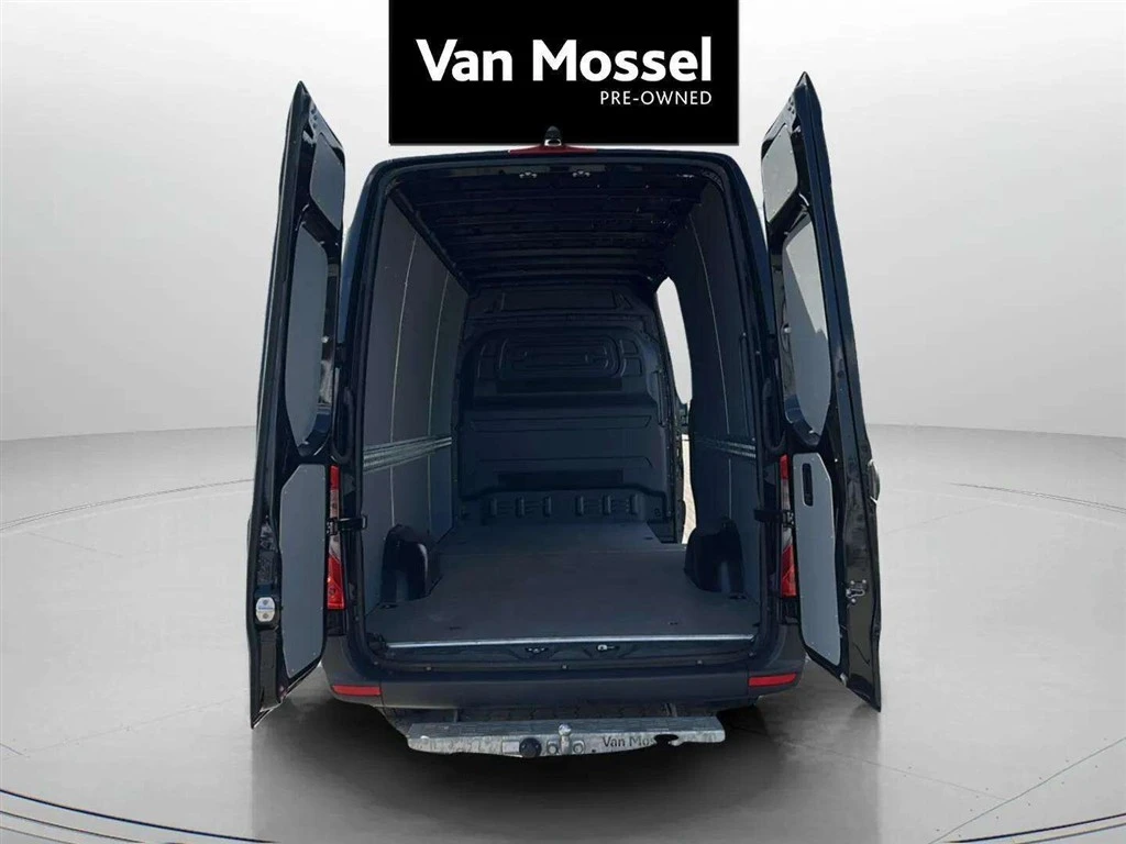 Mercedes-Benz-Sprinter-image-4