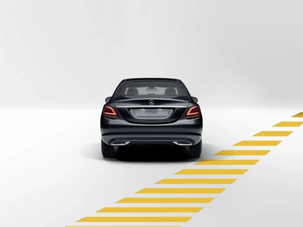 Mercedes-Benz-C-Klasse 180-image-4