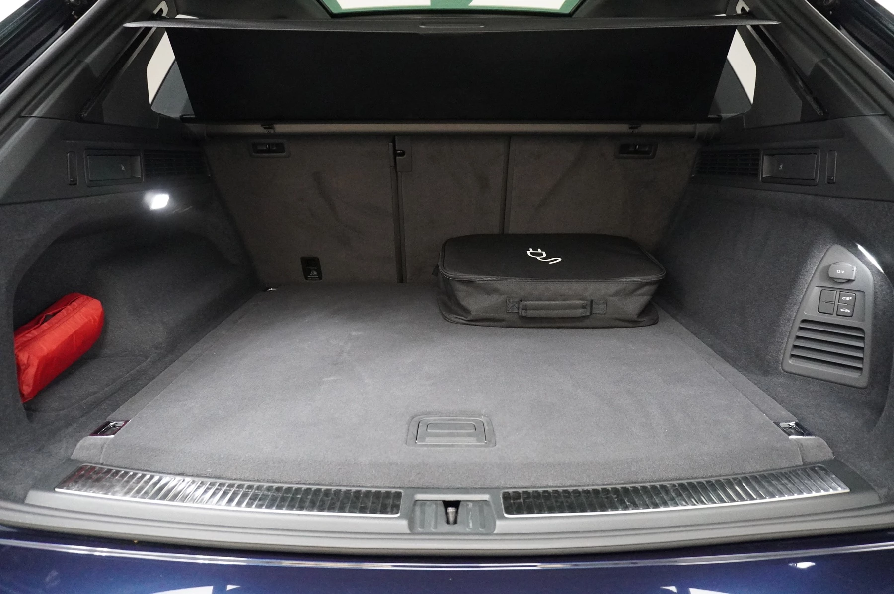 Volkswagen-Touareg-image-13