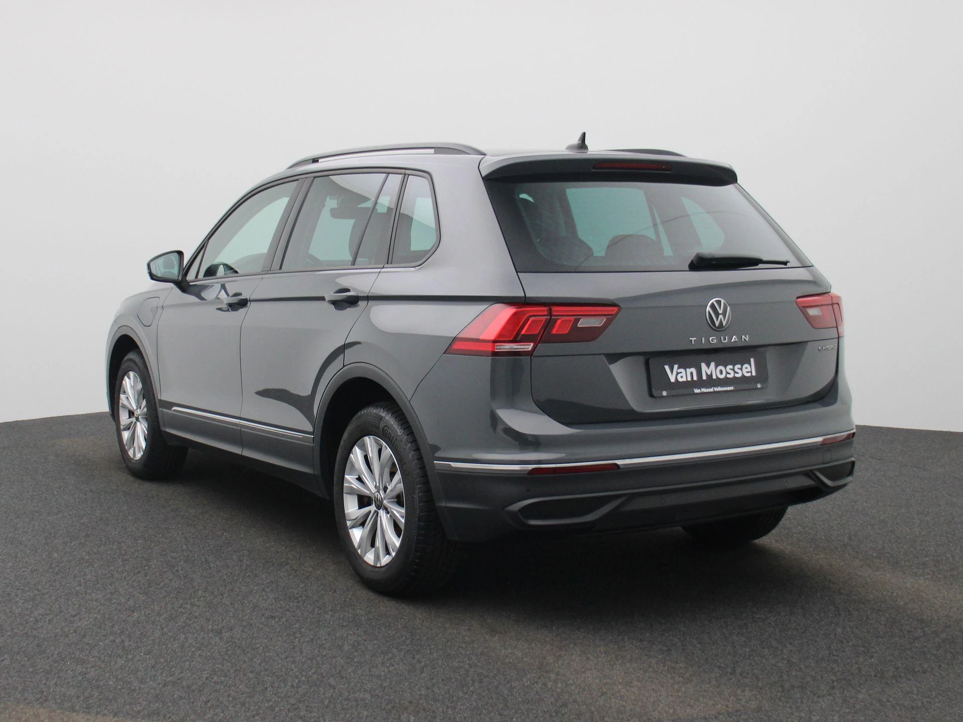 Volkswagen-Tiguan-image-1