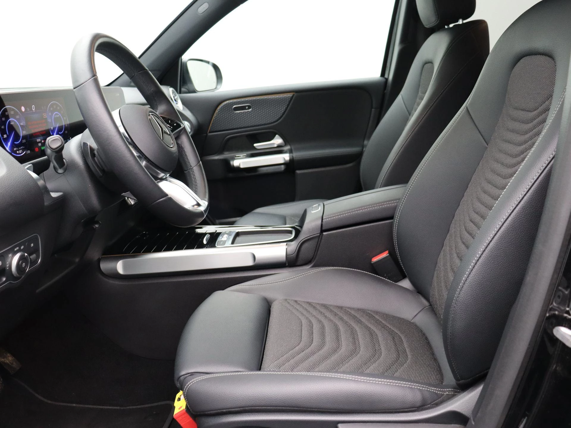 Mercedes-Benz EQB 250+ Luxury Line + 7 ZITPLAATSEN + CARPLAY +