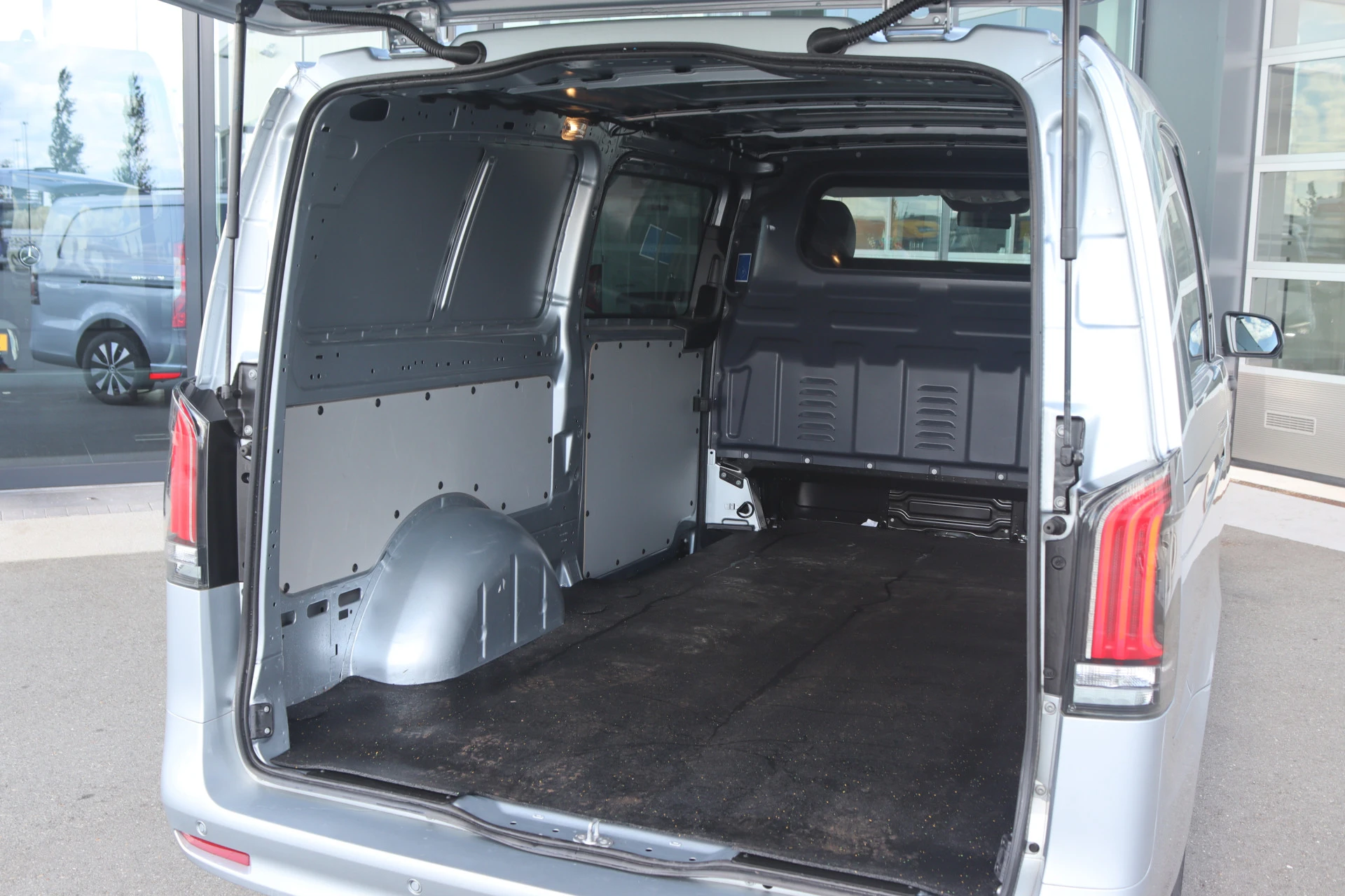 Mercedes-Benz-Vito-image-2