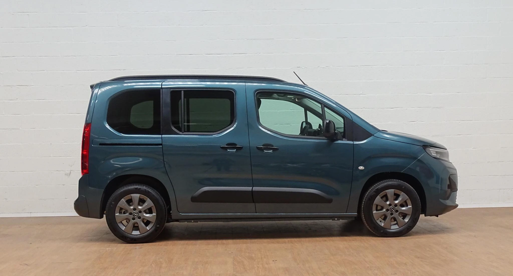 Opel Combo Life 1.2T Edition+gps+camera+park pilot achteraan