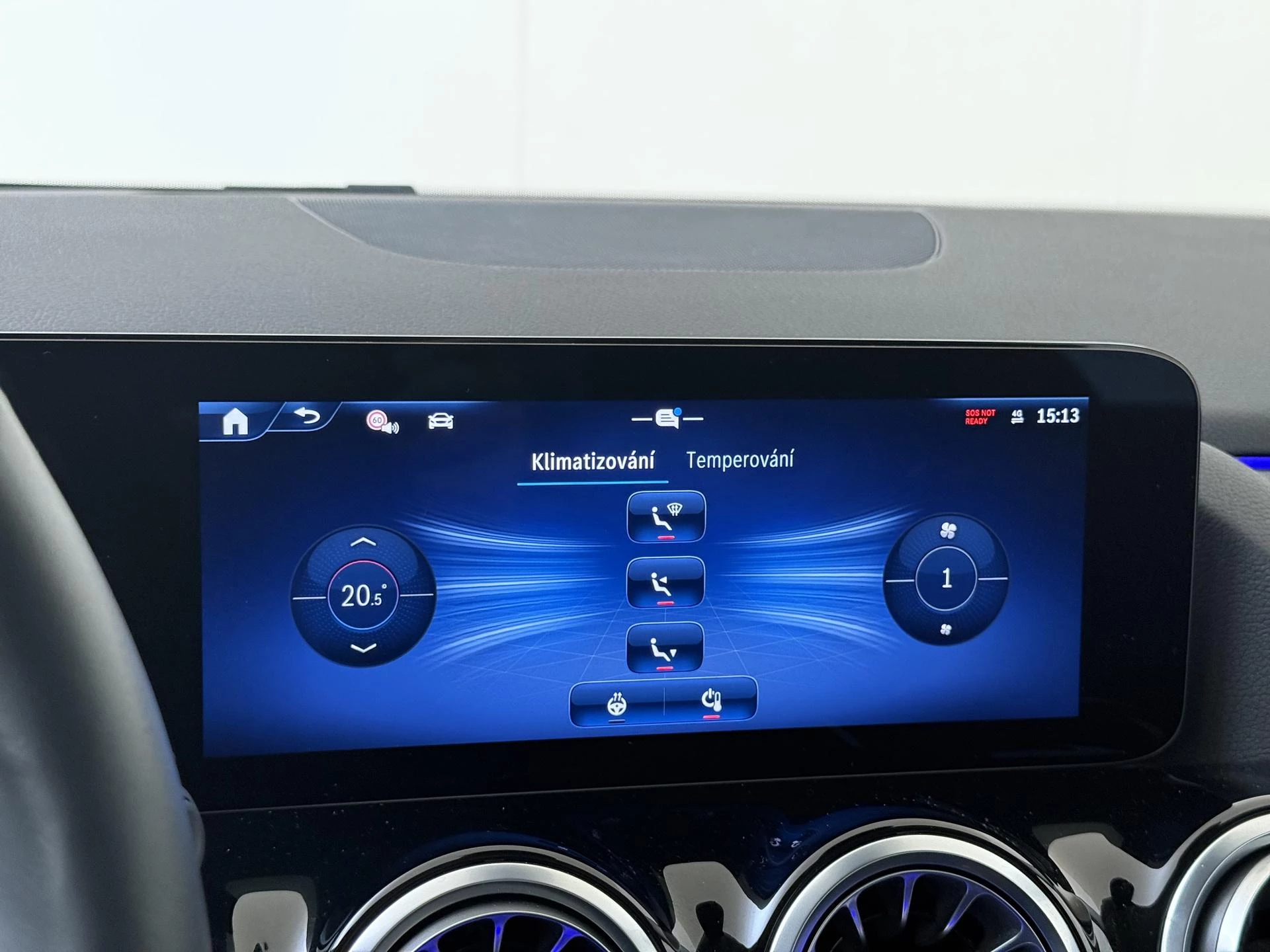 Mercedes-Benz-GLA-image-17