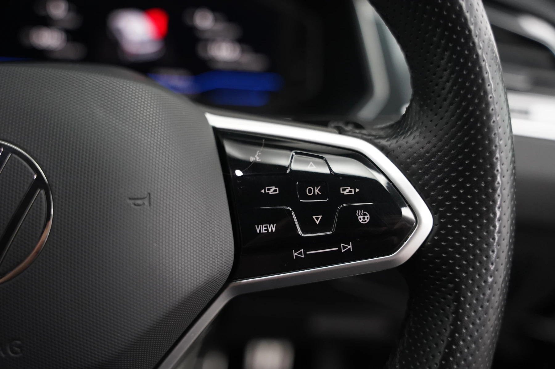 Volkswagen-Tiguan-image-19