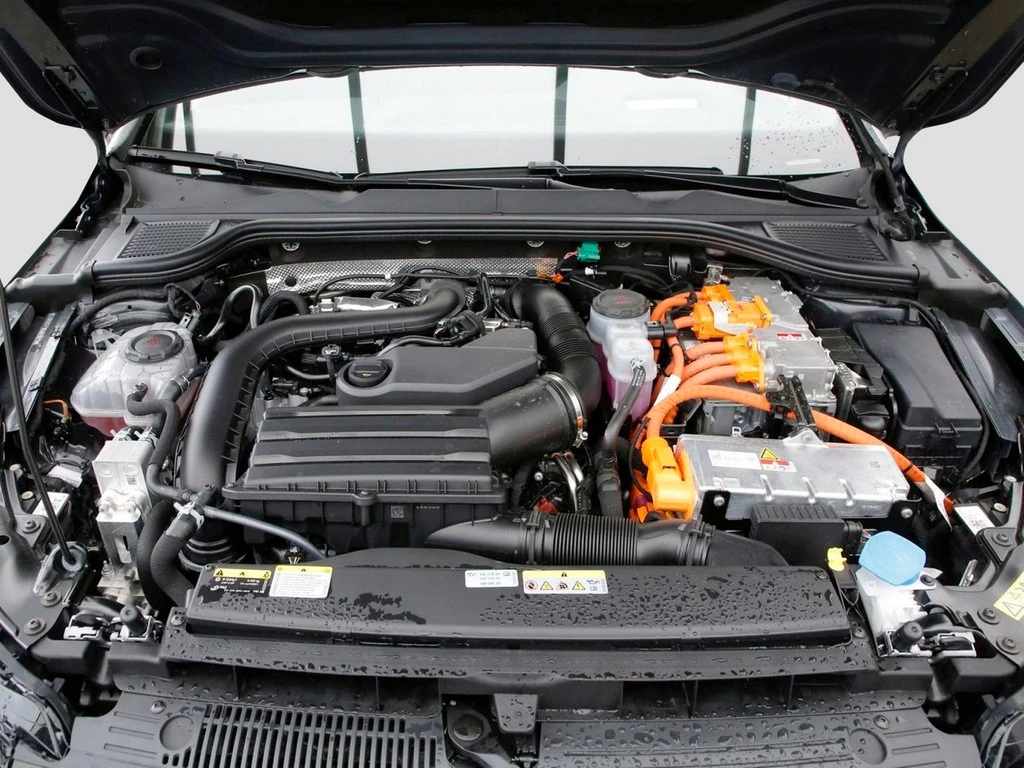 Volkswagen-Golf-image-6