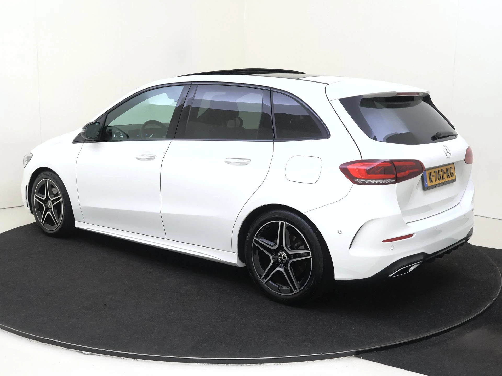 Mercedes-Benz-B-Klasse-image-5