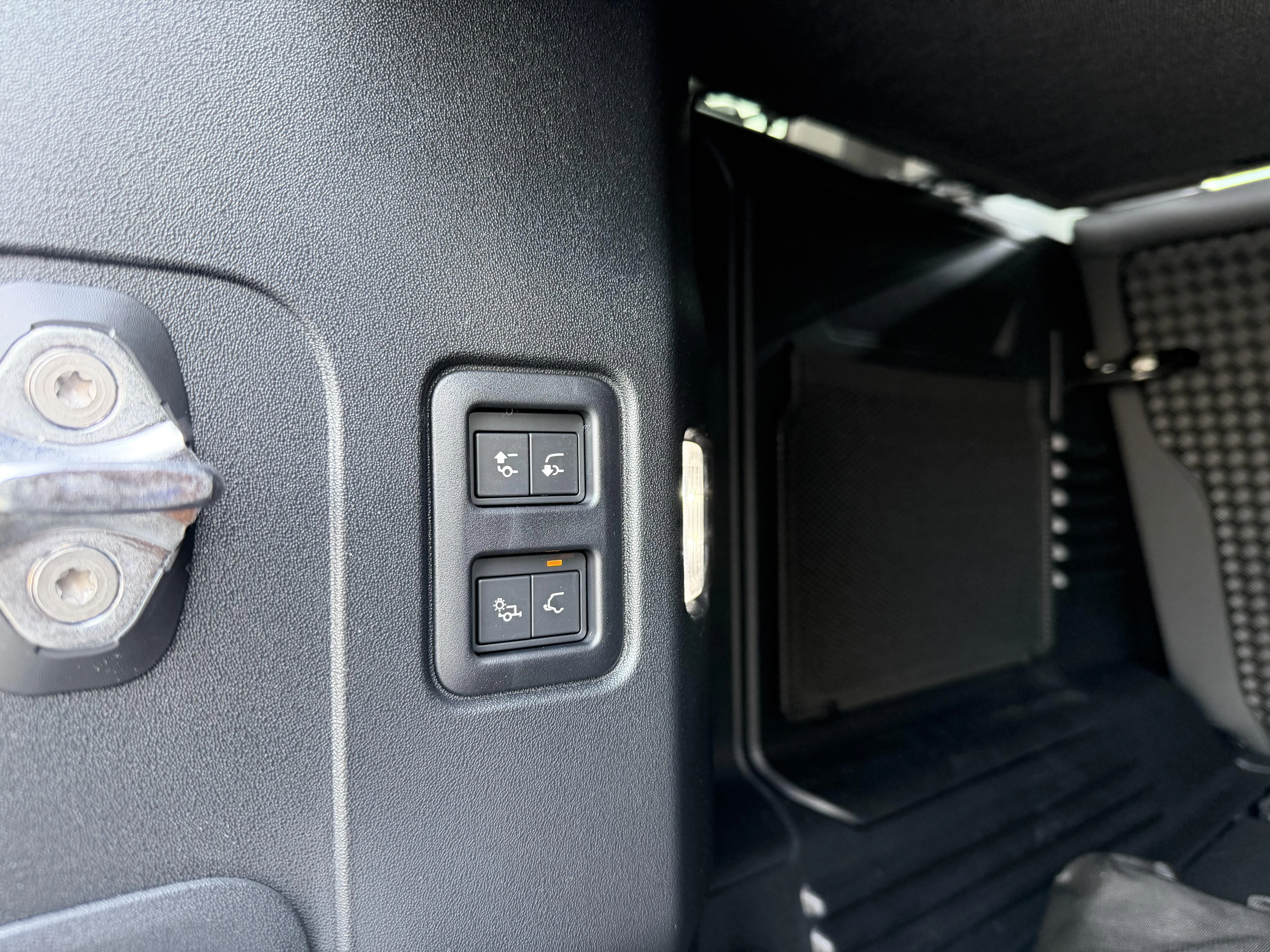 Land Rover Defender 110 D250 X-Dynamic SE AWD Auto. 26MY