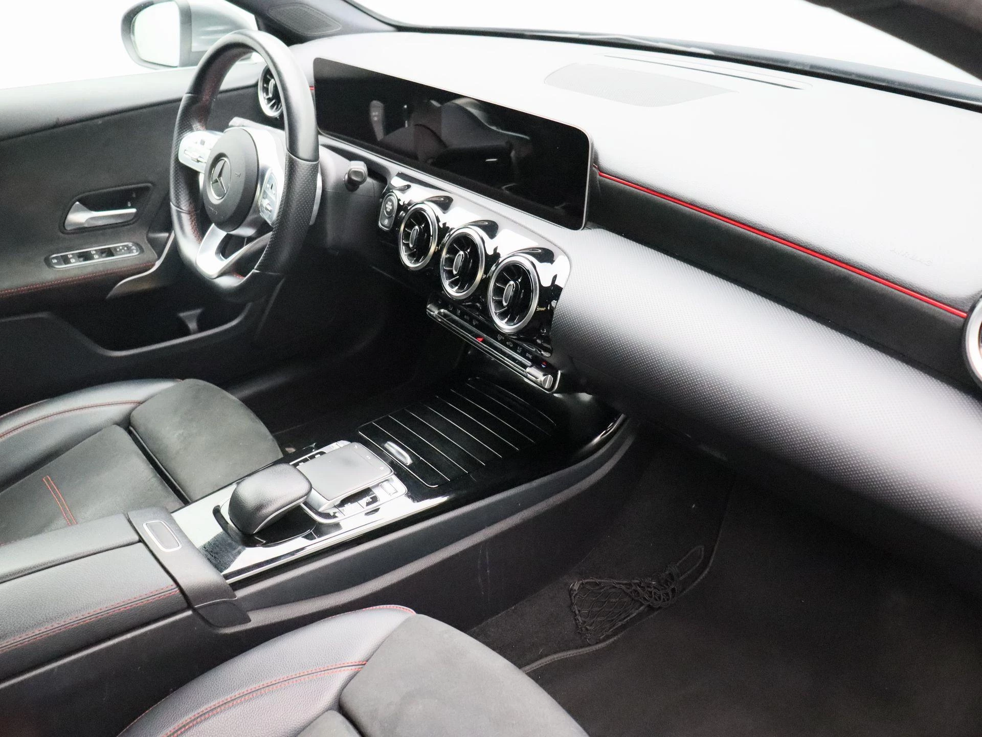 Mercedes-Benz Classe A 180 sedan + AMG LINE + CAMERA + LED +