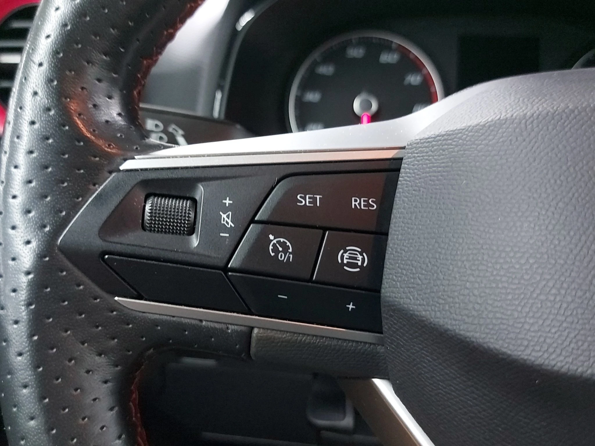 SEAT-Arona-image-20