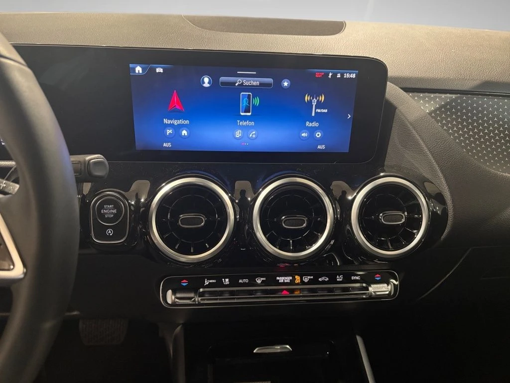 Mercedes-Benz-GLA 200 d-image-7