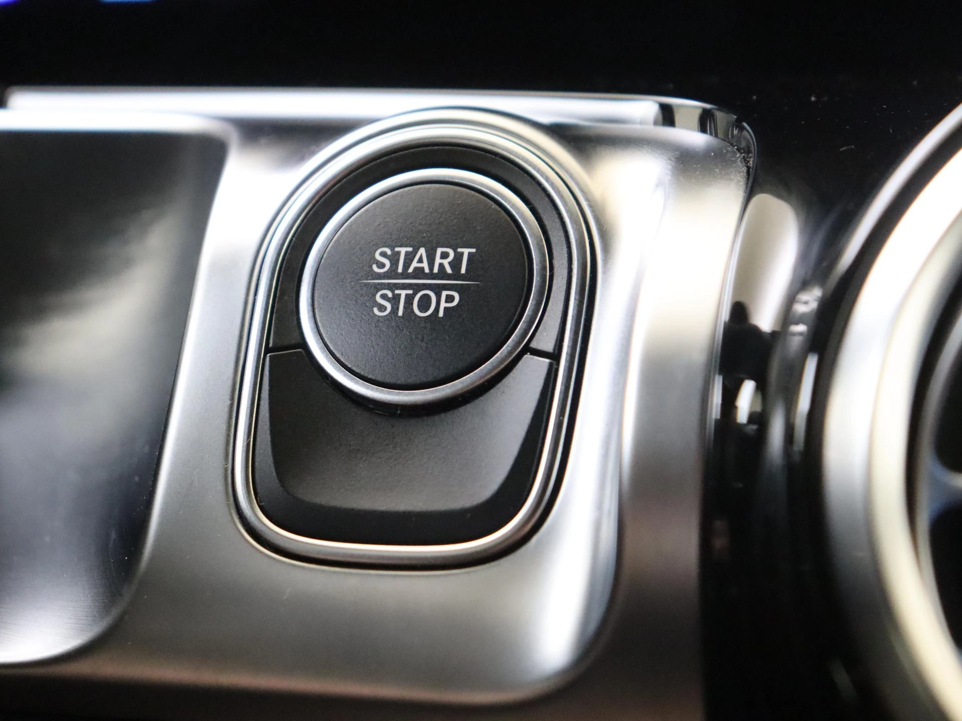 Mercedes-Benz-EQB-image-21