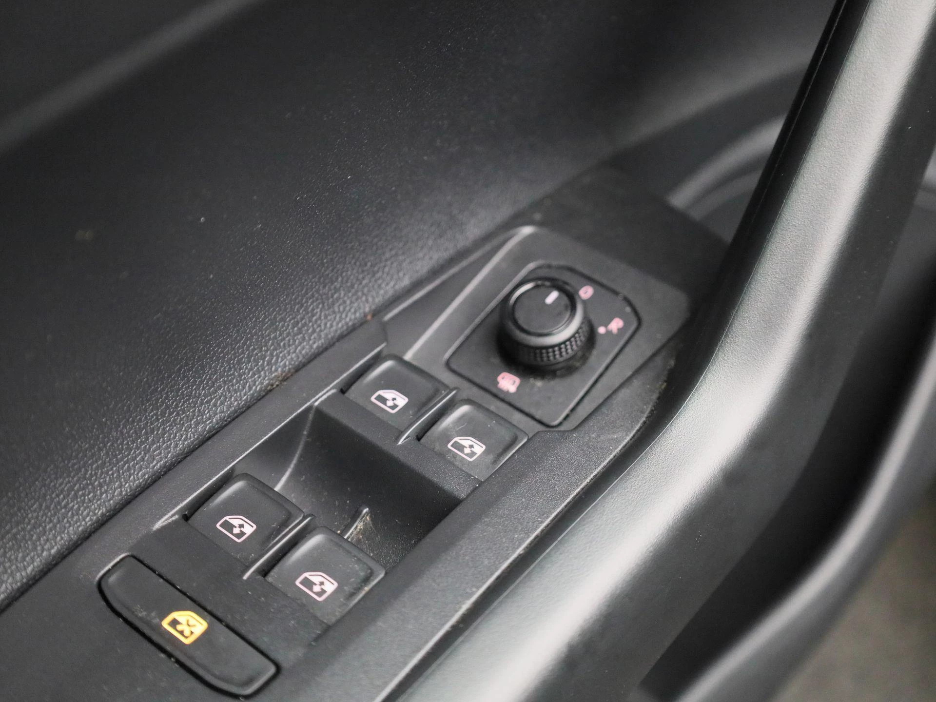 Volkswagen-Polo-image-29