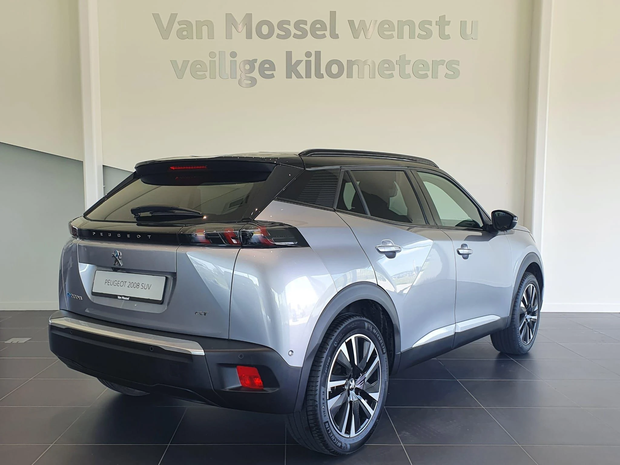 Peugeot-e-2008-image-5