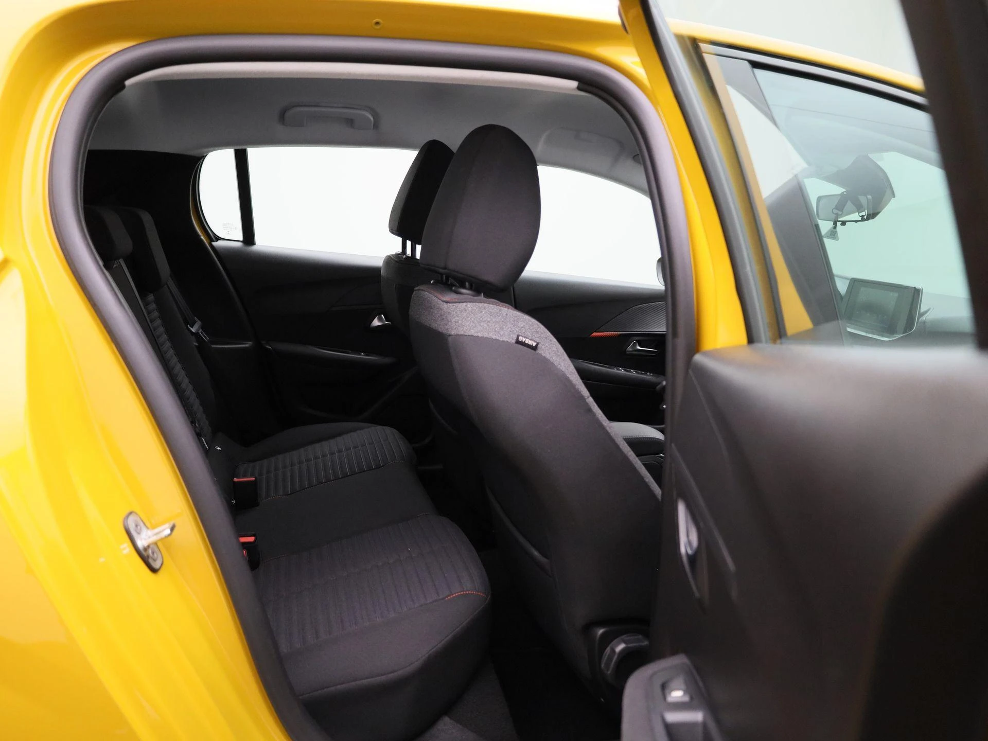 Peugeot-208-image-33