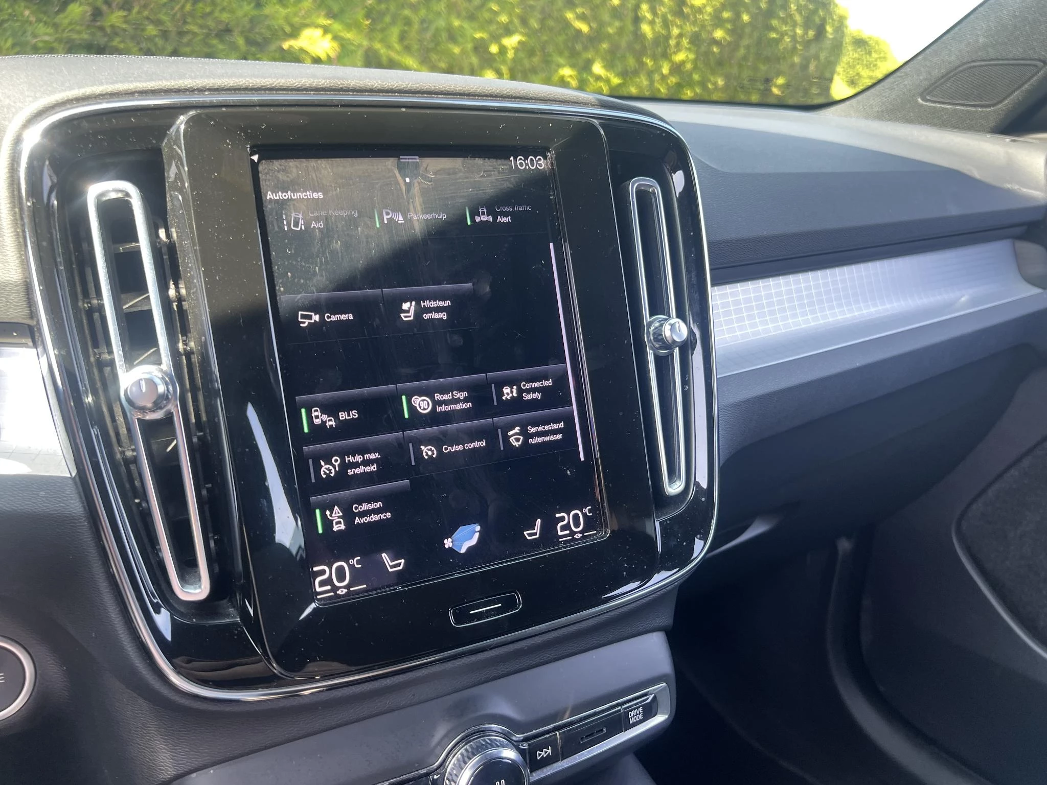 Volvo-XC40-image-15