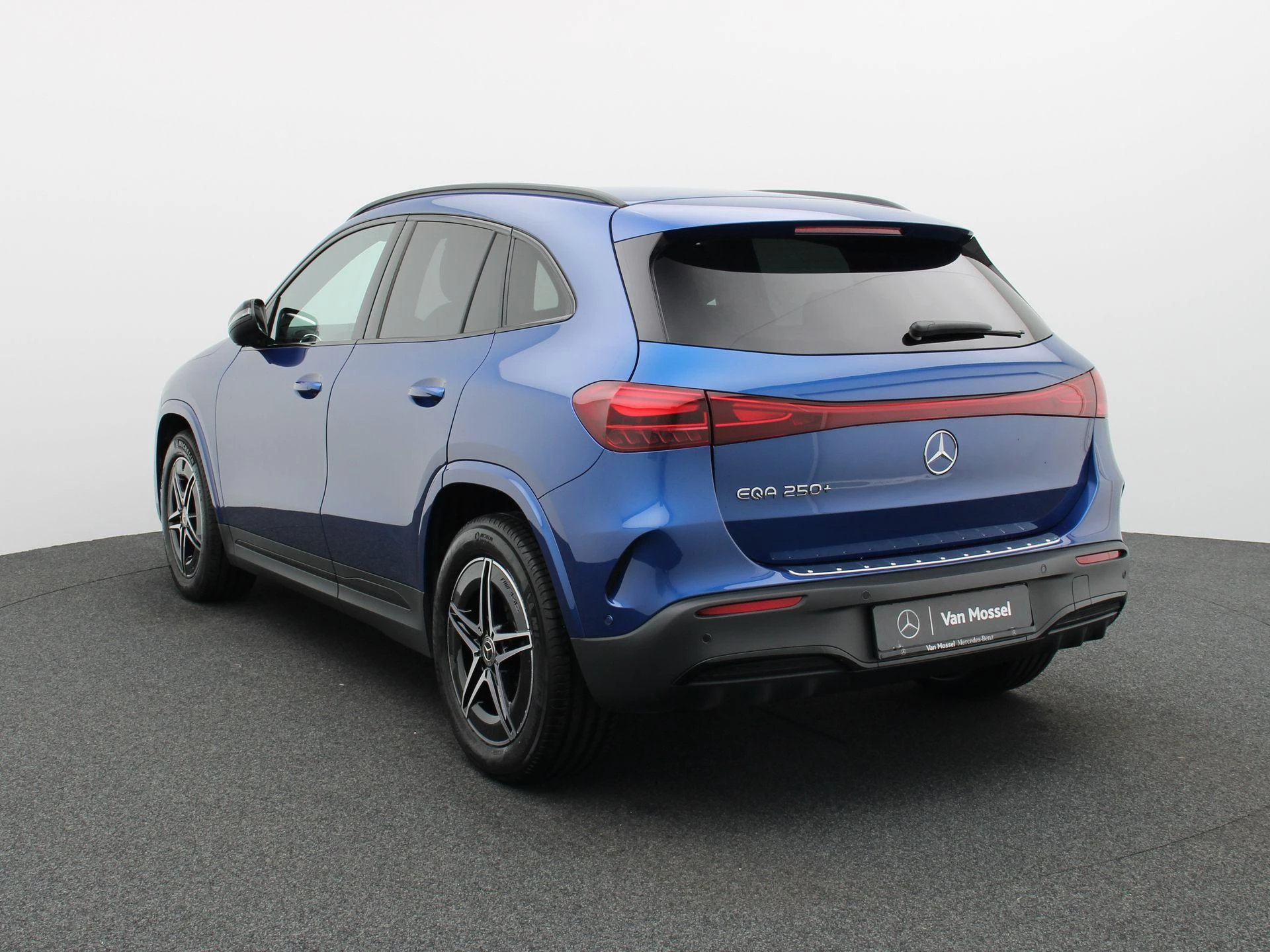 Mercedes-Benz EQA 250+ AMG Line + CARLAY + NIGHTPAKKET + CAMERA +