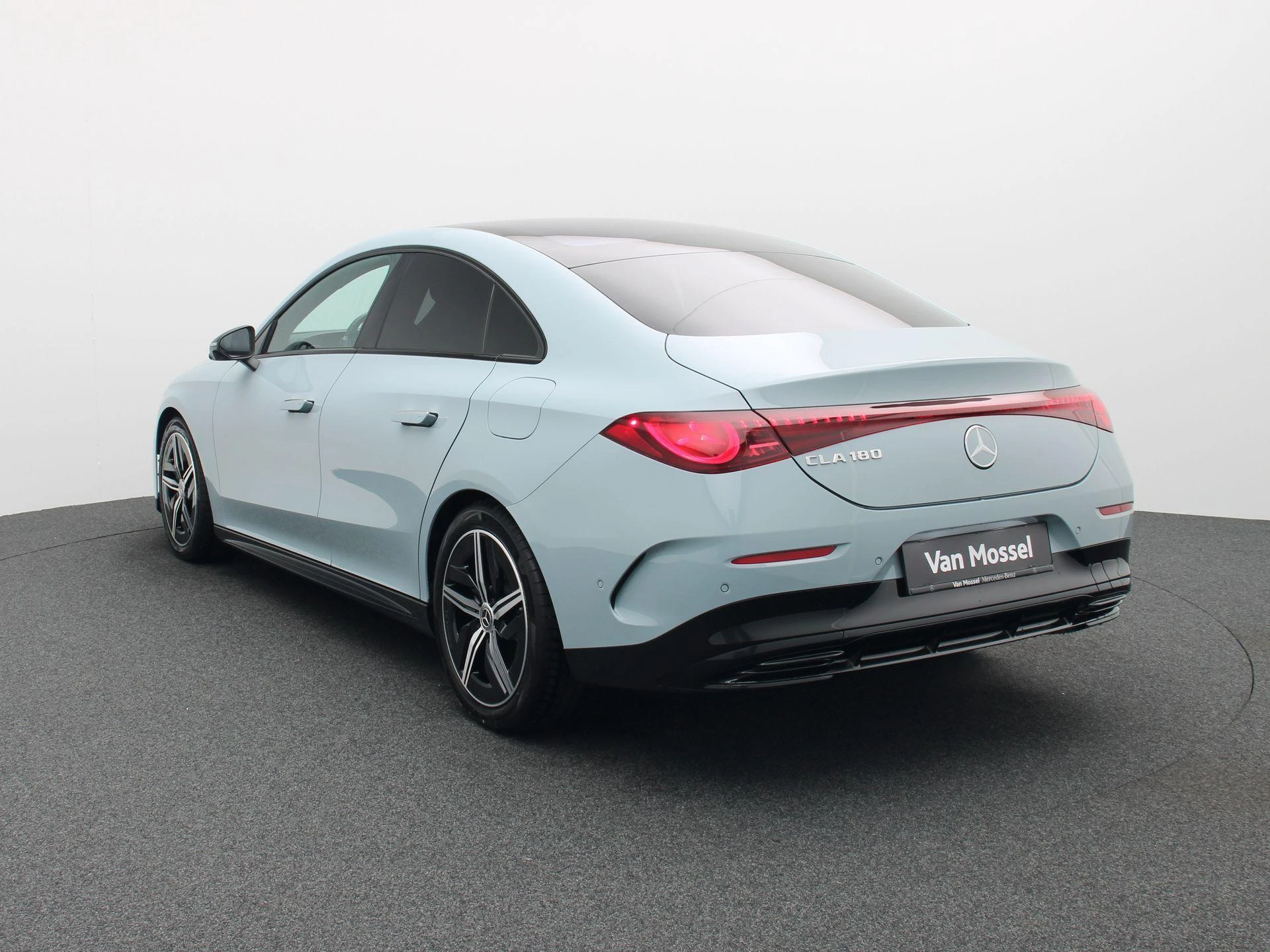 Mercedes-Benz-CLA-image-1