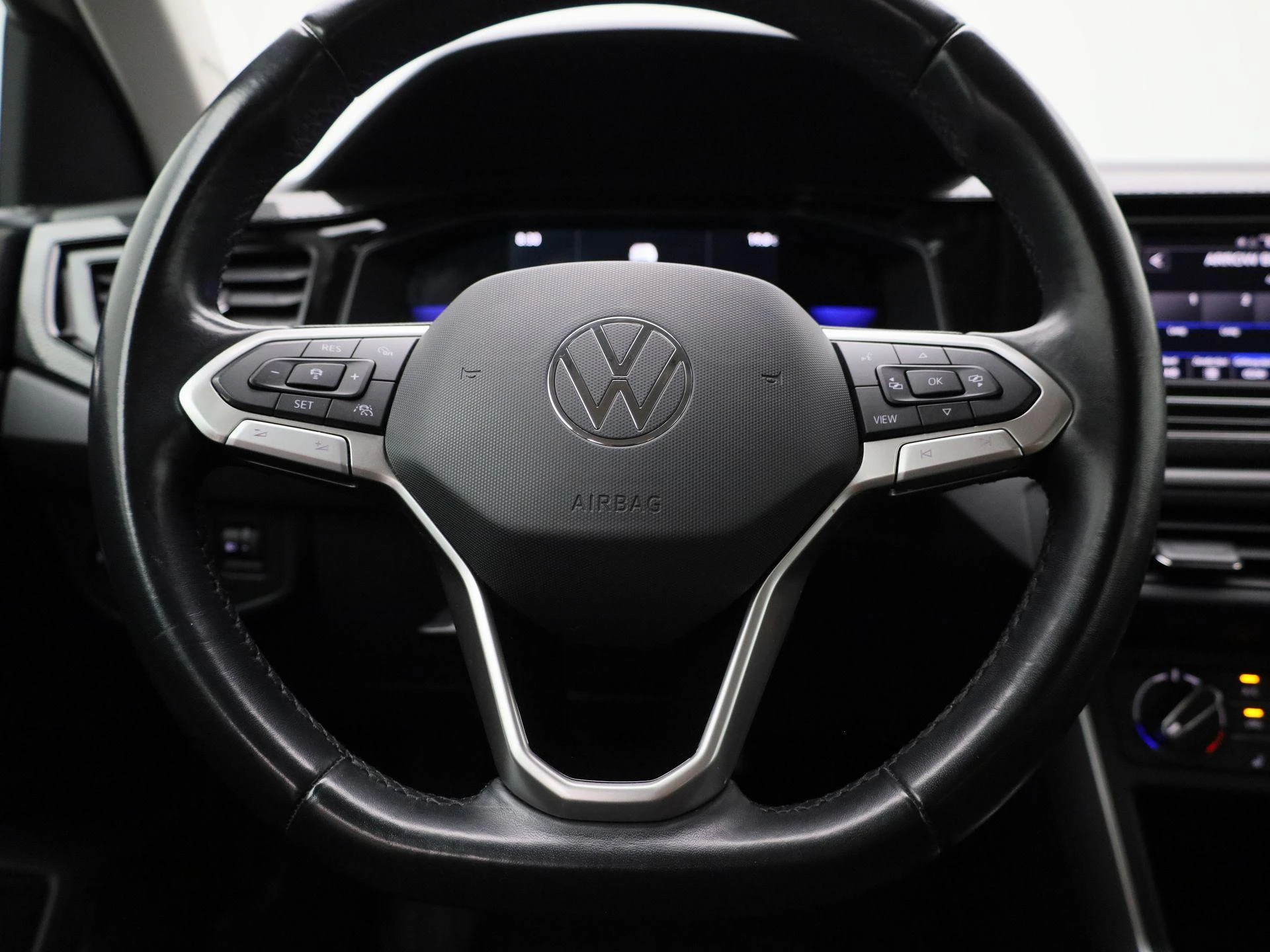 Volkswagen-Polo-image-6