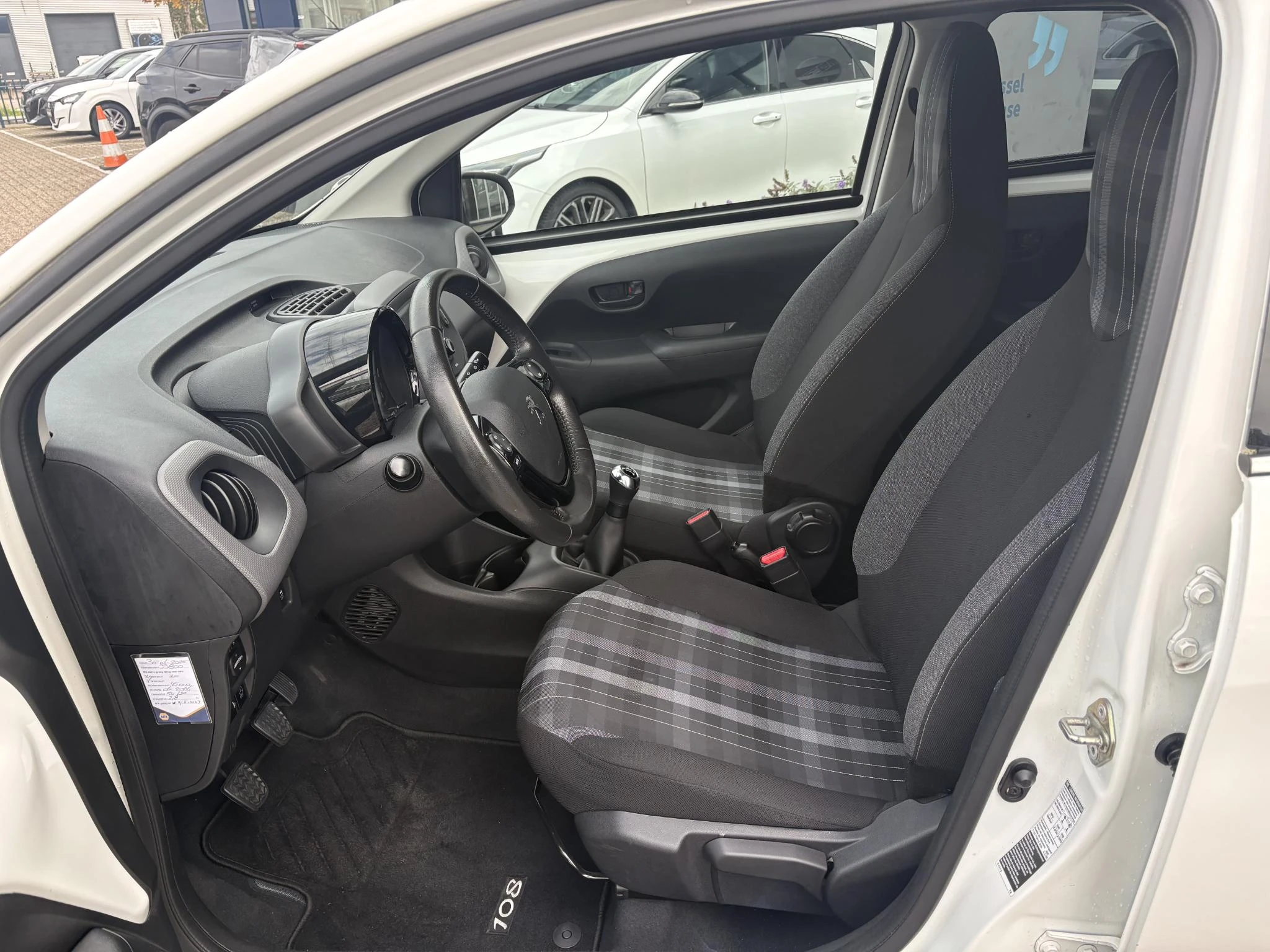 Peugeot-108-image-8