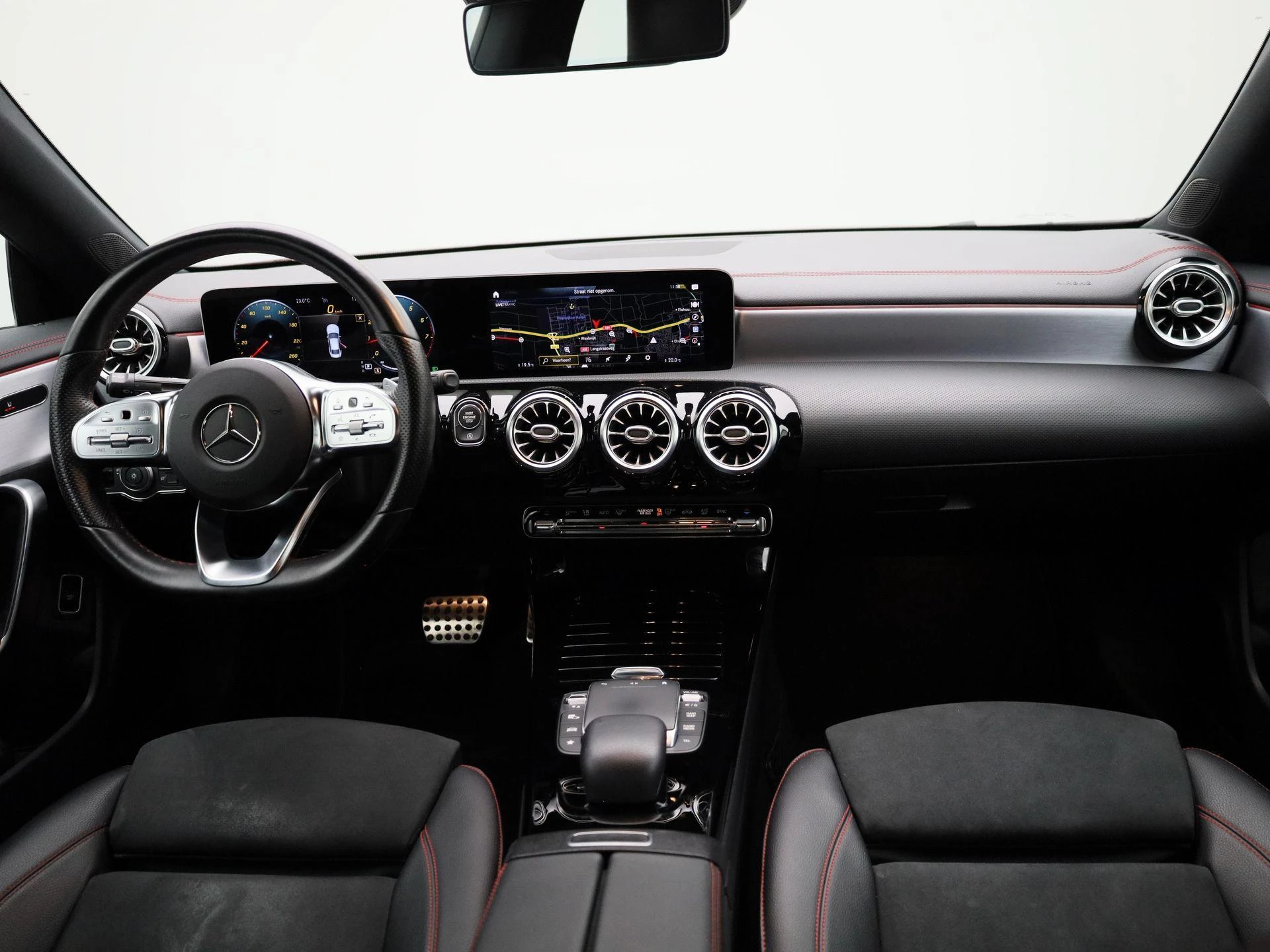 Mercedes-Benz-CLA-image-37